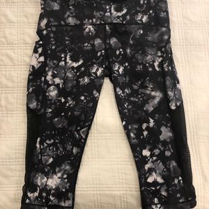 Lululemon Capri leggings, size 10.
